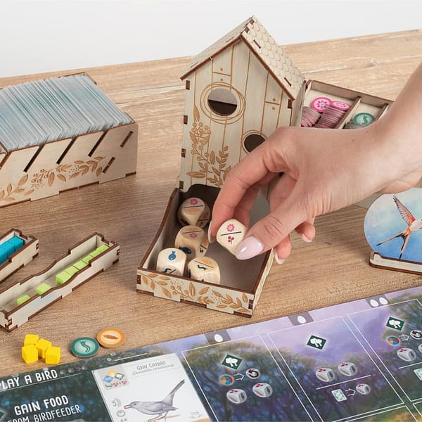 wingspan_insert_6 utilisation de la tour à dés de l'insert d'organisation pour Wingspan